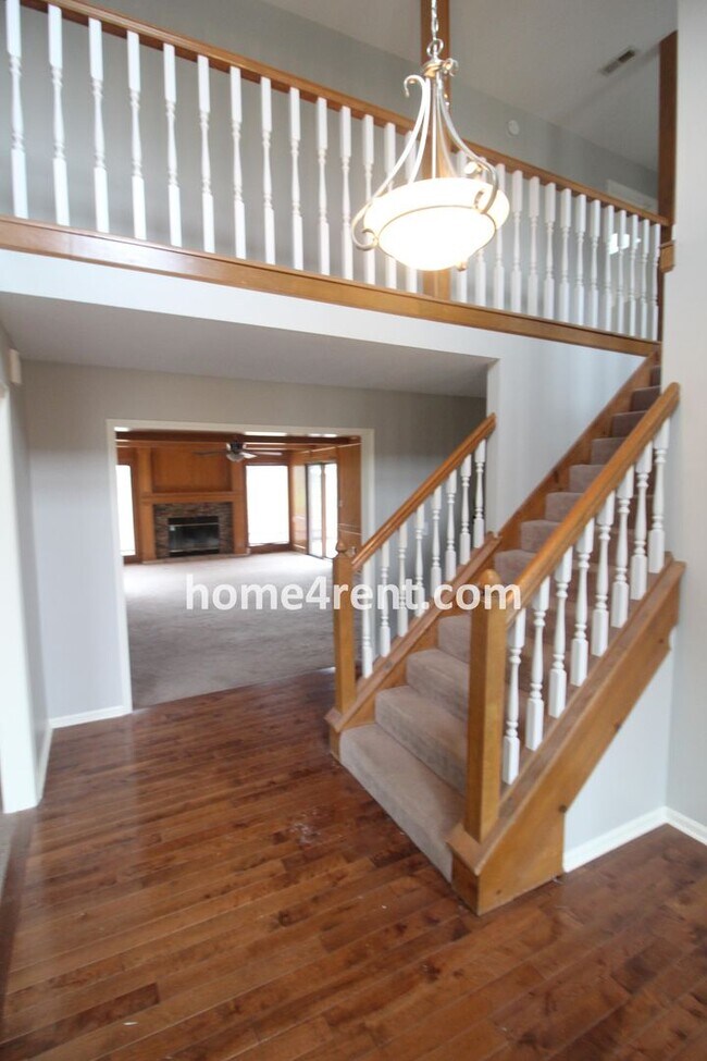 Foto del edificio - Gorgeous Lake Home w/ Beautiful Walking Tr...