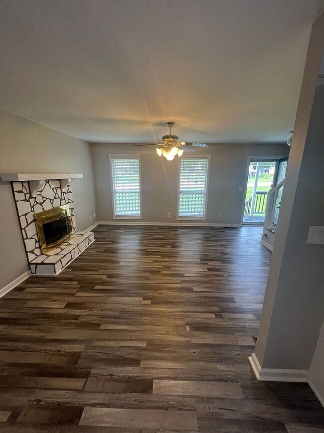 Foto del edificio - Charming 3-Bedroom, 2-Bath Home with Finished Basement in Snellville!