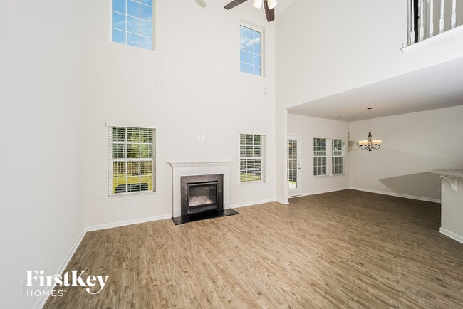 Building Photo - 826 Redbud Ln