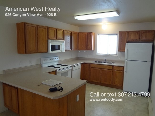 Building Photo - 926 Canyon View Ave