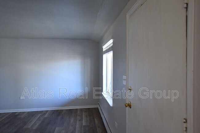 Foto del edificio - 16300 E Colfax Ave