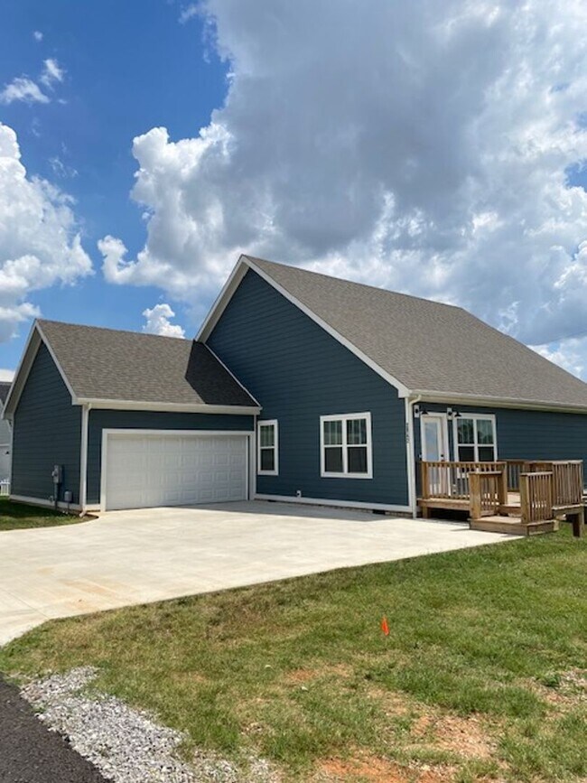 Building Photo - 2942 Smallhouse Rd