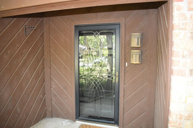 Foto del edificio - COMING SOON/VIEW NOW - Charming Grapevine 3BR Home with Fireplace & Spacious Layout in GCISD