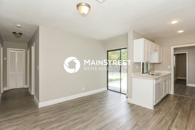 Building Photo - 4 Bedroom Pet-Friendly Home in Lauderhill, FL with Main Street Renewal
