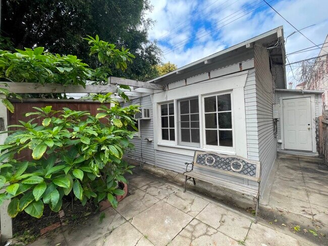 Building Photo - 523 S Coronado St