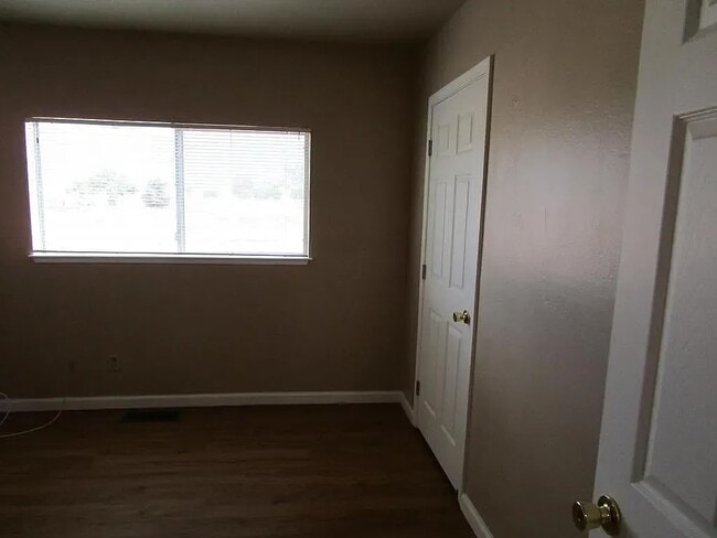 Foto del edificio - 1905 Claus Rd