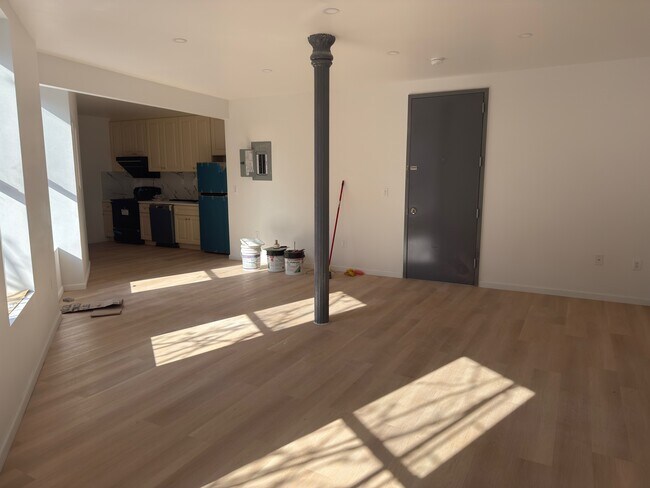 Foto del edificio - 5722 Myrtle Ave