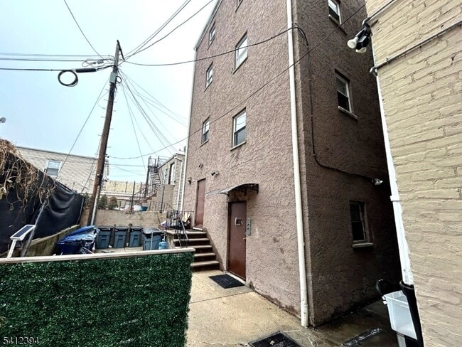 Foto del edificio - 239 Harrison Ave