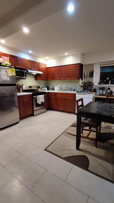 Cuisine - 3279 3rd Av W