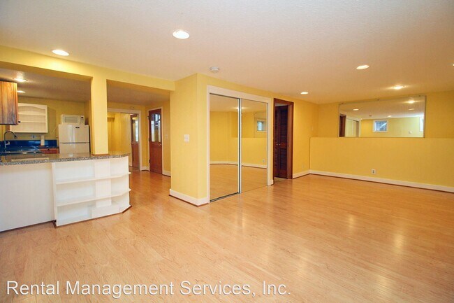 Foto del edificio - Studio, 1 bath House - 601 NW 22nd Ave