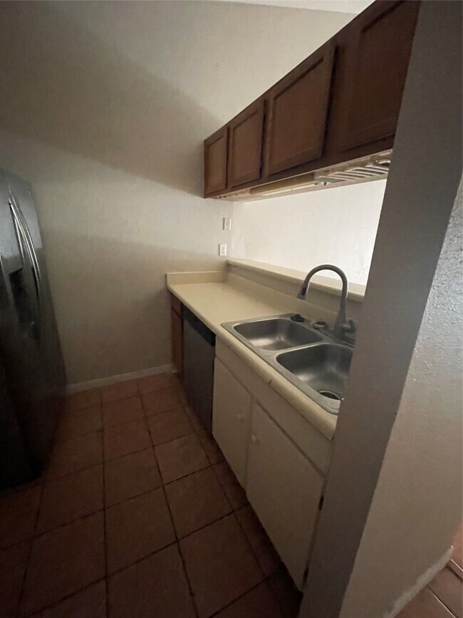 Building Photo - 2121 El Paseo St