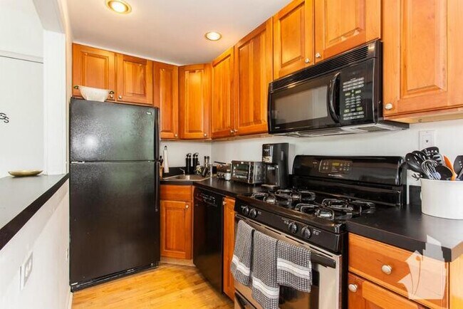 Foto del edificio - 2544 N Burling St