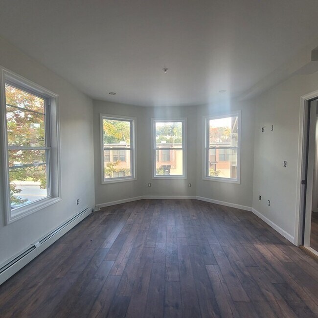 Building Photo - 332 Chandler St