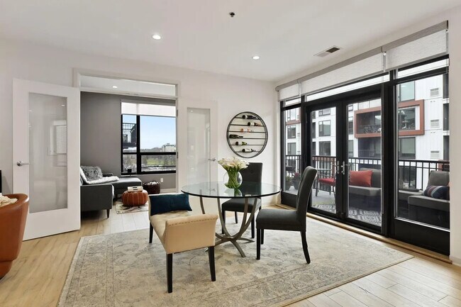 Foto del edificio - 3116 W Lake St