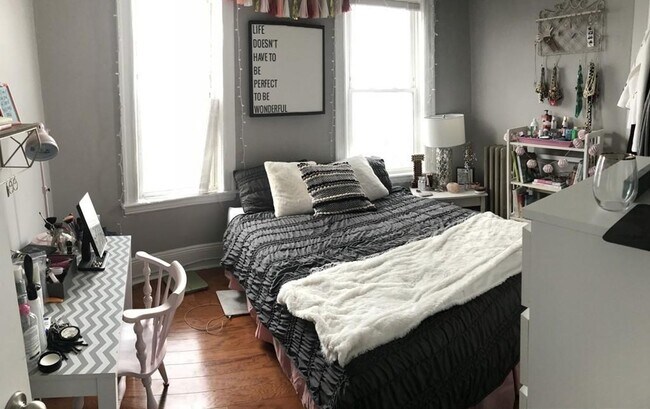 Building Photo - HOT MISSION HILL LISTING!!!