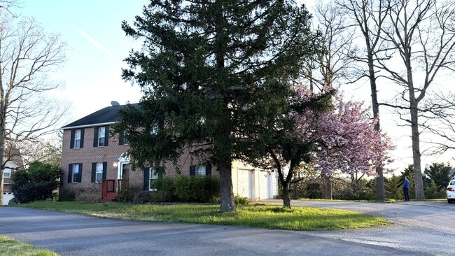 Building Photo - 5283 Ilchester Rd