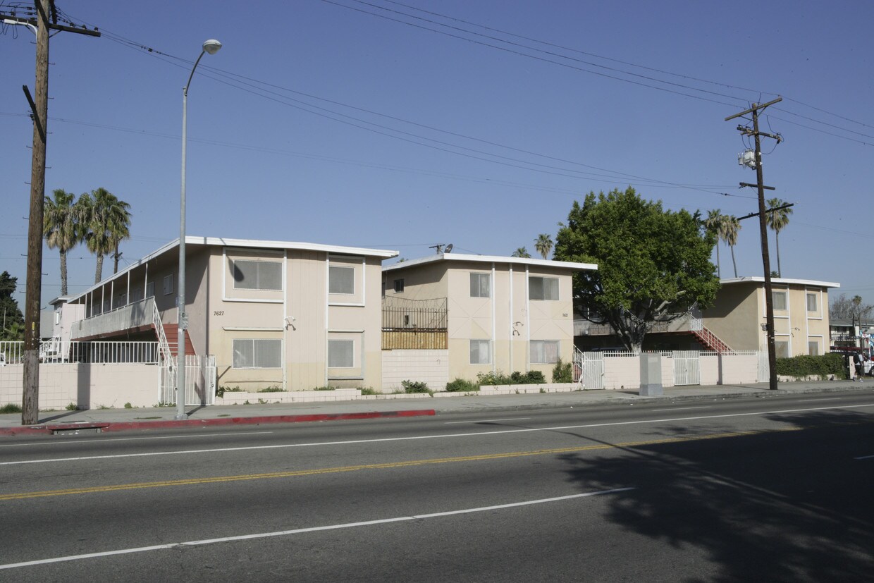 Building Photo - 7627 S Broadway