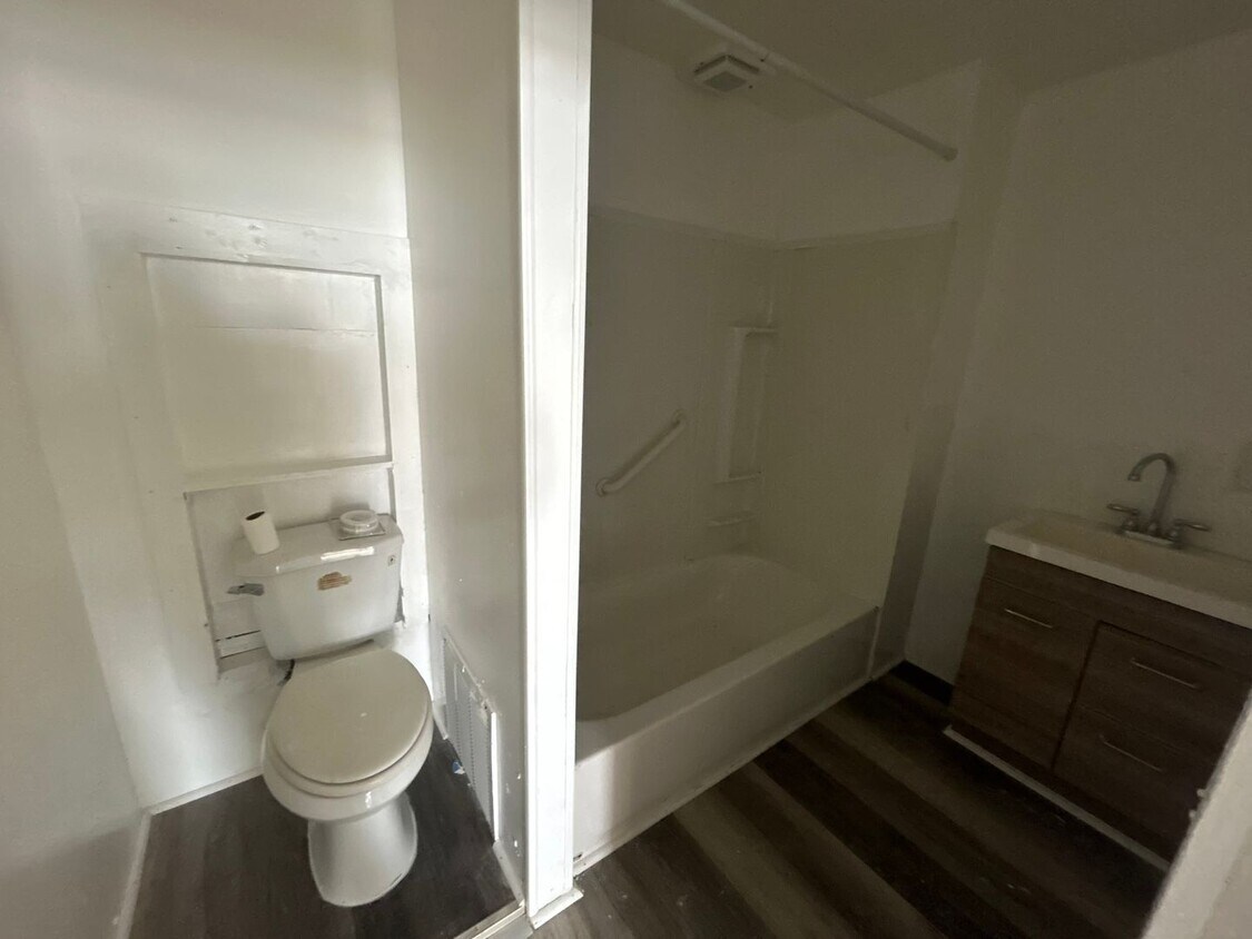 Building Photo - 3722 East 65th St