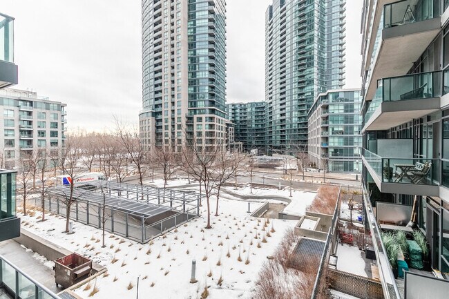 Building Photo - 209 Fort York Blvd