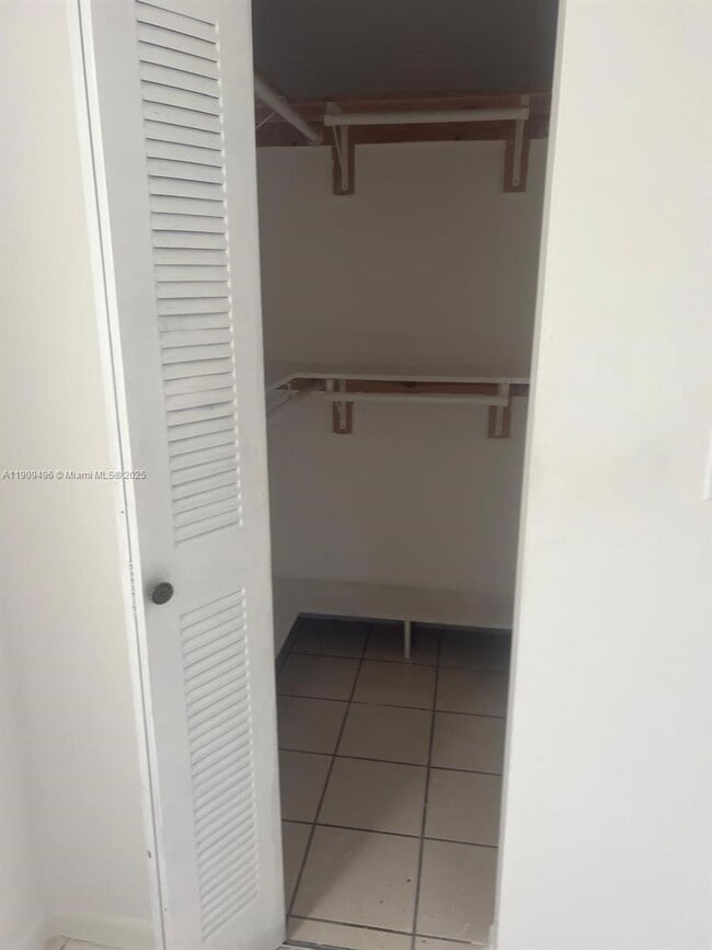 Building Photo - 686 NW 114th Ave