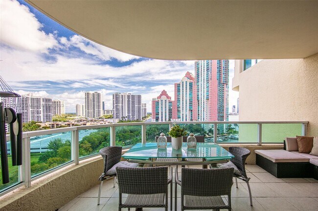 Foto del edificio - 3340 NE 190th St