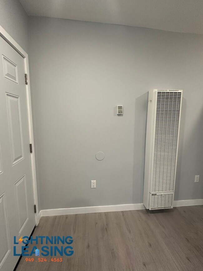 Foto del edificio - 5863 1/2 S West Blvd-5863 1/2D