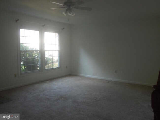Foto del edificio - 1738 Farmington Ct