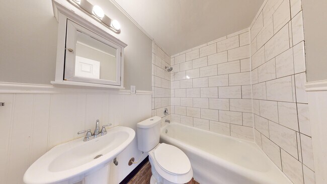 Foto del edificio - 6711 Dartworth Dr