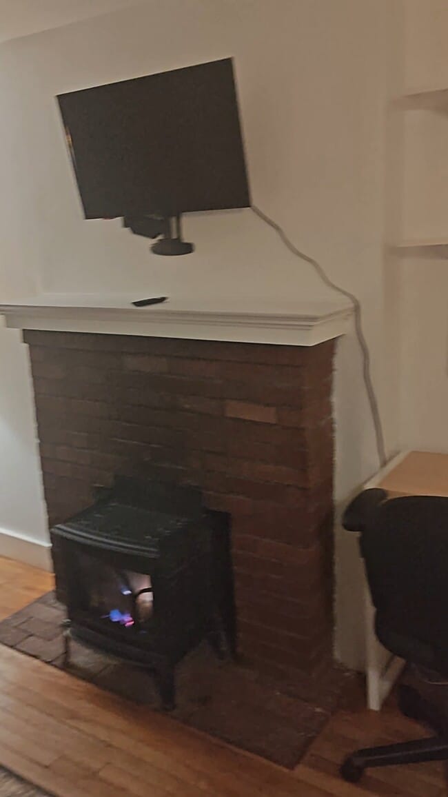 Building Photo - 28 Cedar St