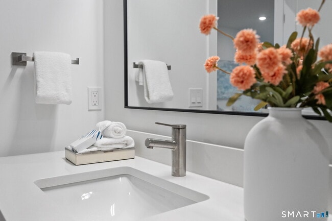 Building Photo - 131 Beach Rd