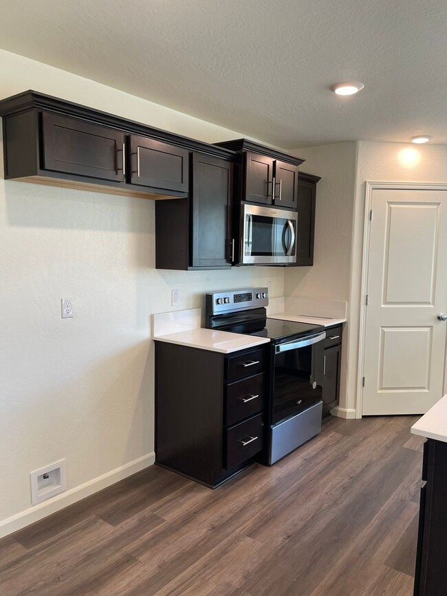 Foto del edificio - Beautiful New Home – Ready for Immediate M...