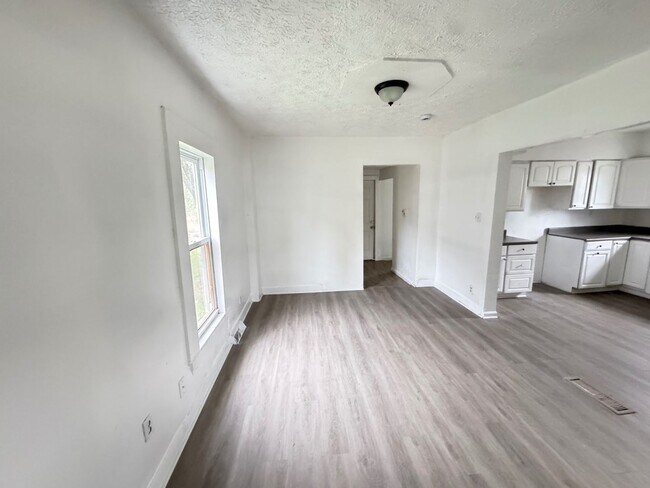 Foto del edificio - Charming 3-Bedroom Property in Prime Location ( SECTION 8 VOUCHERS ACCEPTED)