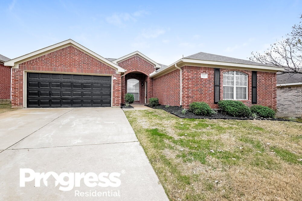 613 Fawn Meadow Trail, Kennedale, TX 76060 House for Rent in