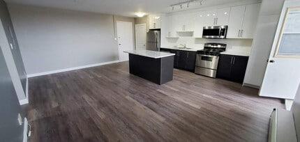 Building Photo - Commodore Apartments