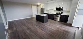 Building Photo - Commodore Apartments