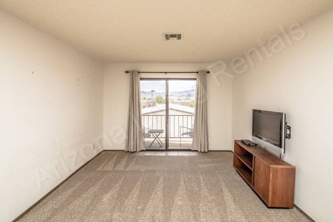 Foto del edificio - CENTRALLY LOCATED 1 BEDROOM CONDO