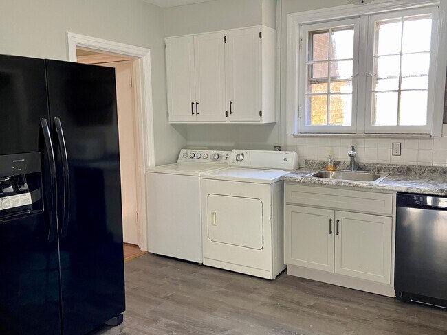 In-Unit Washer/Dryer - 7238 Pershing Ave