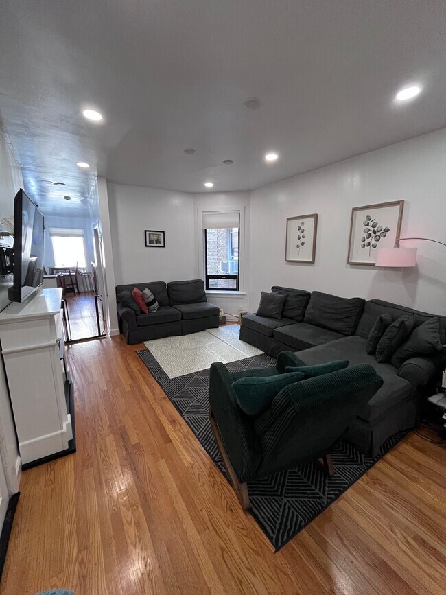 Foto del edificio - 2944 N Broadway
