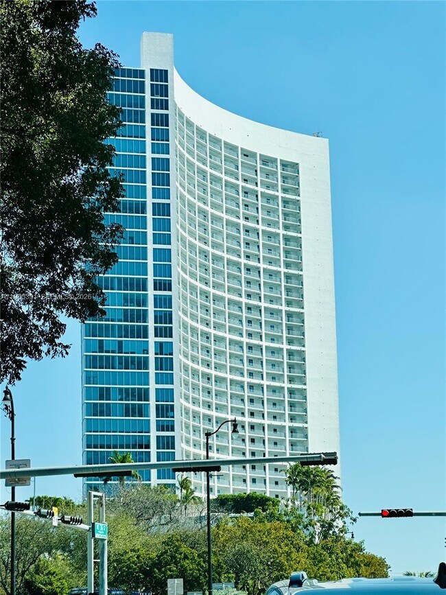 Foto del edificio - 601 NE 36th St