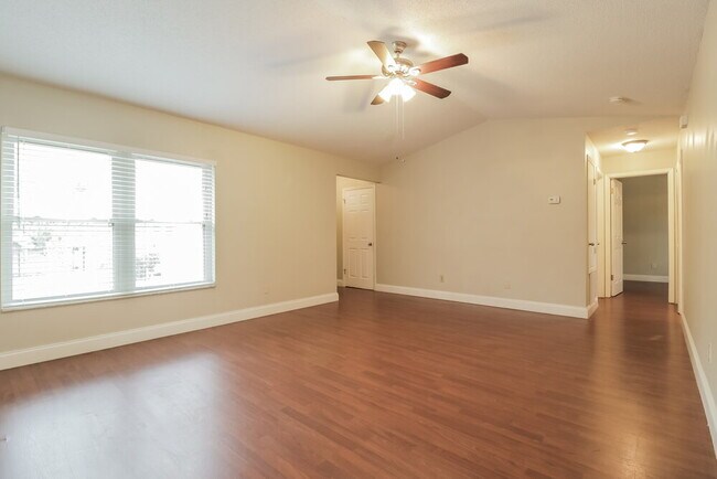 Building Photo - 13900 Lena St