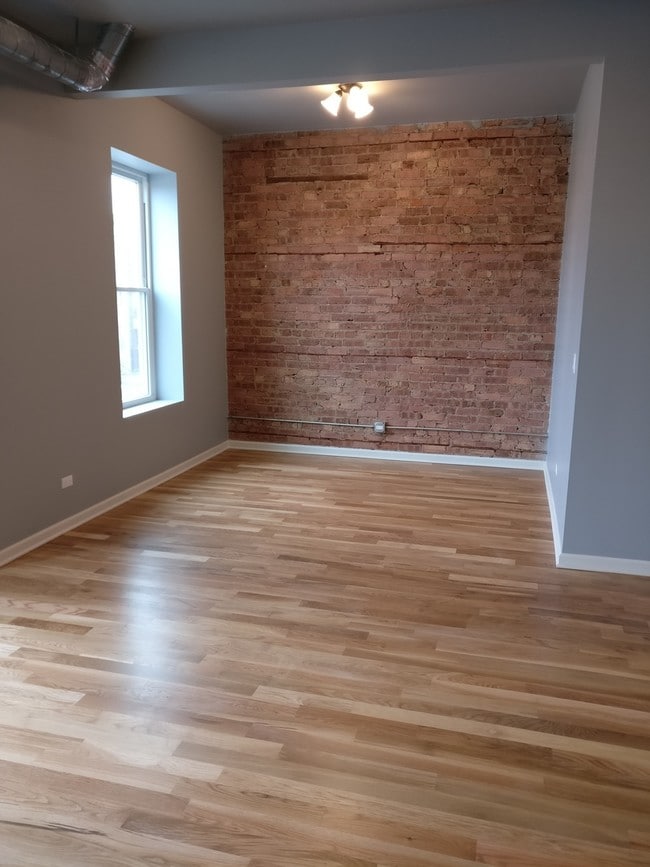Building Photo - 6342 S Ingleside Ave