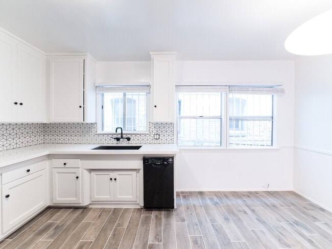 Building Photo - 333 S Gramercy Pl