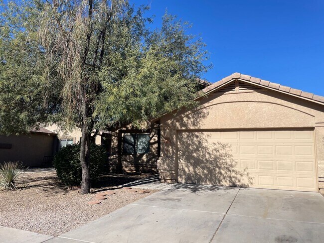 Foto del edificio - Lovely 4 Bedroom 2 Bath Home!