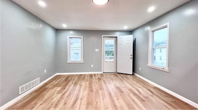 Foto del edificio - 4482 1st St