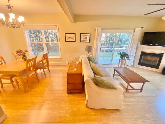 Foto del edificio - Furnished 2 or 3 bedroom condo Essex Junction