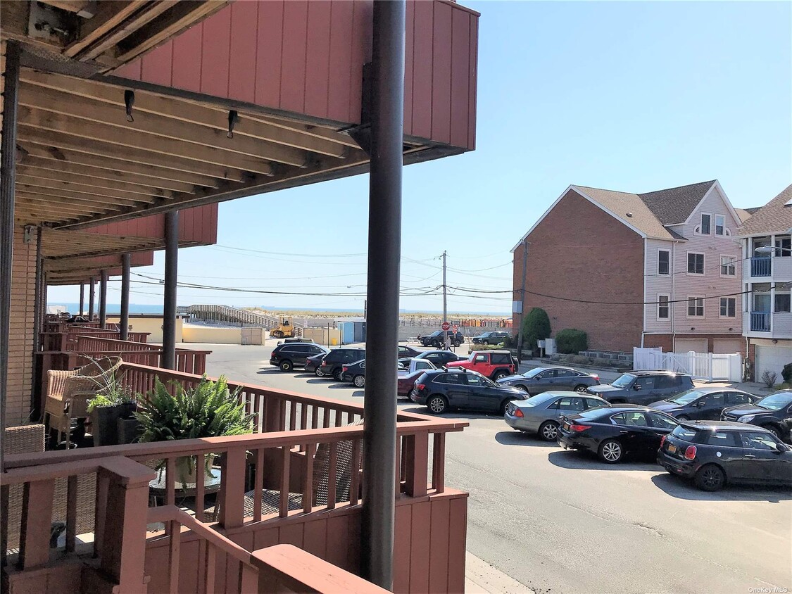 92 Pacific Blvd, Long Beach, NY 11561 Condo for Rent in Long Beach