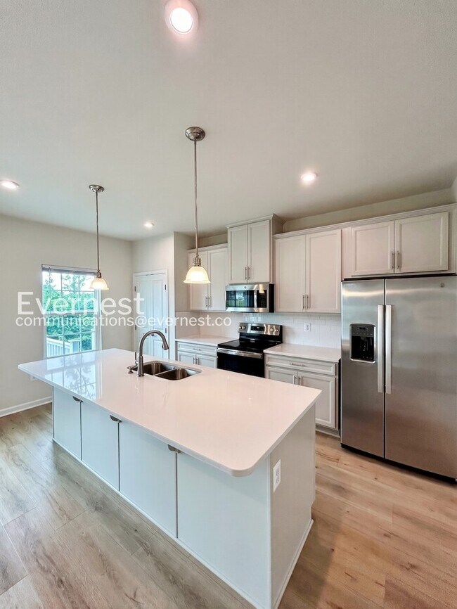 Foto del edificio - 8808 Stevenson Ln