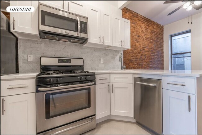 Foto del edificio - 636 Sterling Pl