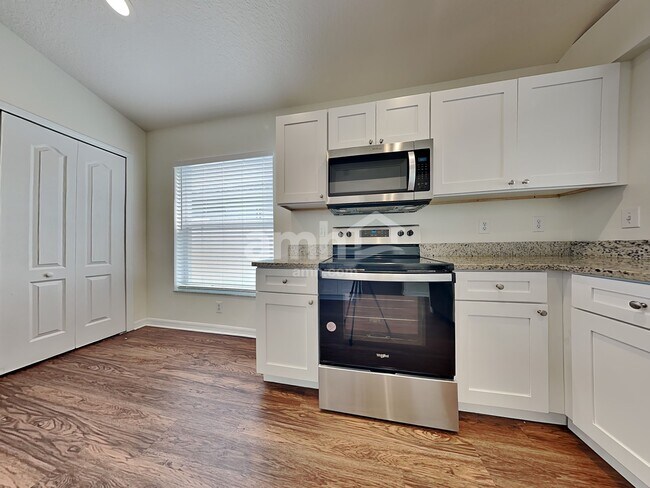 Foto del edificio - 30734 Midtown Court