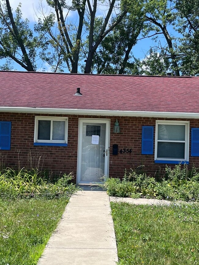 Foto del edificio - Cozy 2-Bedroom Ranch Home – Classic Brick ...